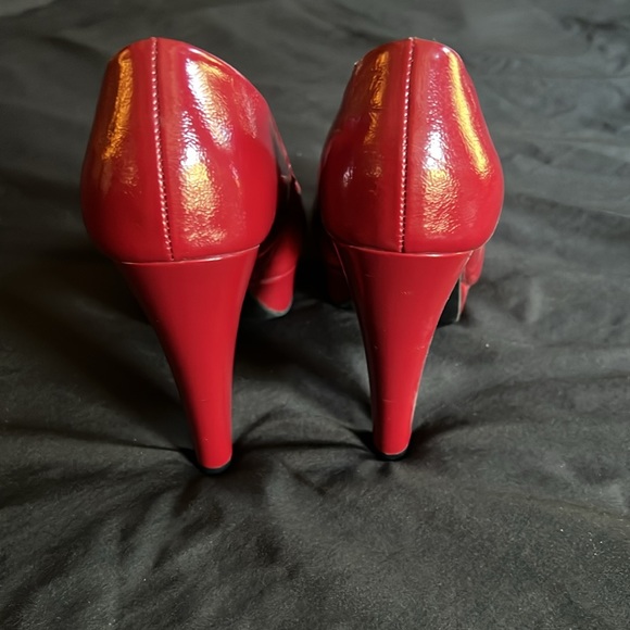 Vibrant Red 5 inch platform pumps - Picture 3 of 6